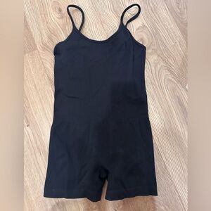 black workout outfit